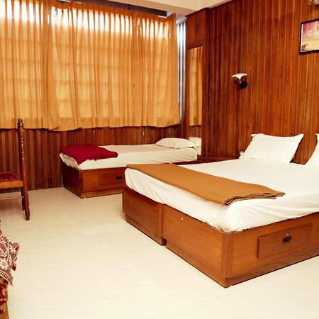 Dolphin Residency Hotel Thekkady Exterior photo