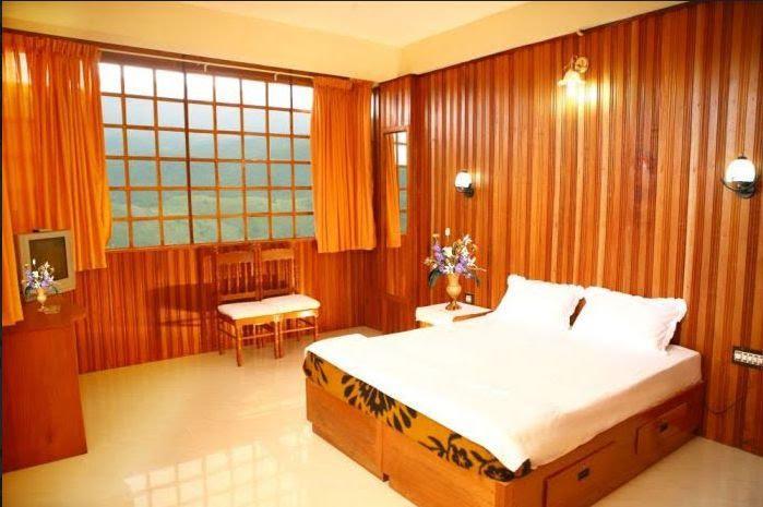 Dolphin Residency Hotel Thekkady Exterior photo